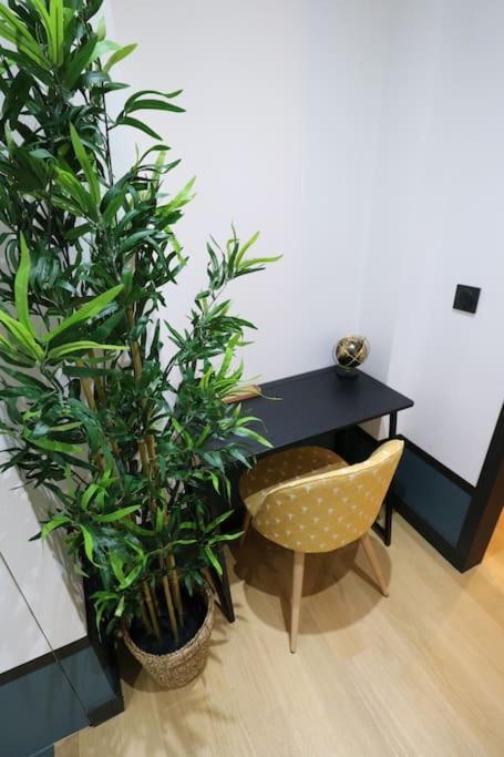 Cocon Neuf - Coeur Du 11E Apartment Paris Luaran gambar