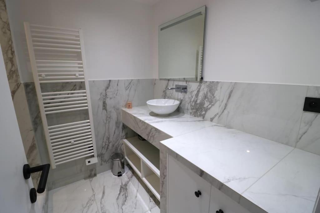 Cocon Neuf - Coeur Du 11E Apartment Paris Luaran gambar